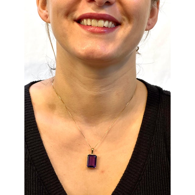 12 Ct Emerald Cut Amethyst Pendant /Necklace + 14 Kt Yellow Gold Chain Vintage For Sale - Image 10 of 18