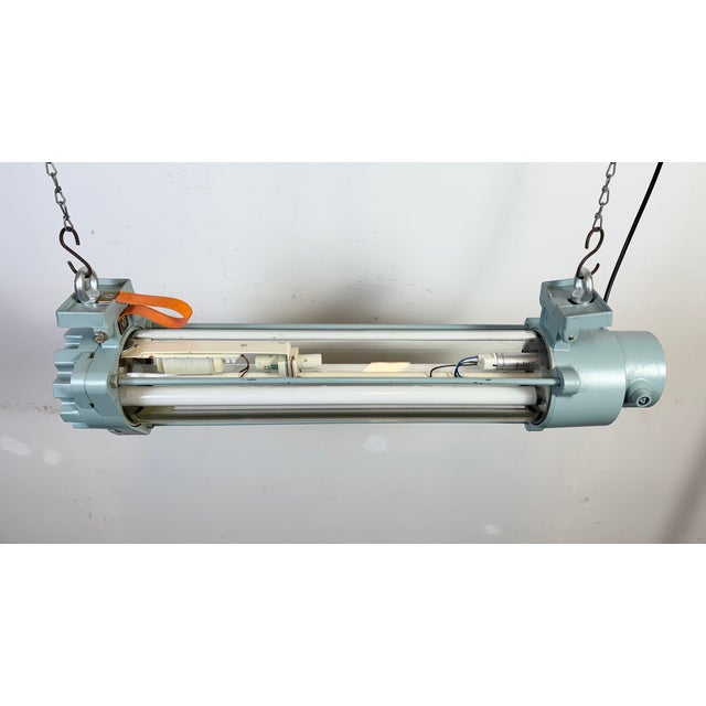 East German Industrial Fluorescent Tube Light from Leuchtenbau Wittenberg, 1980s For Sale - Image 10 of 18