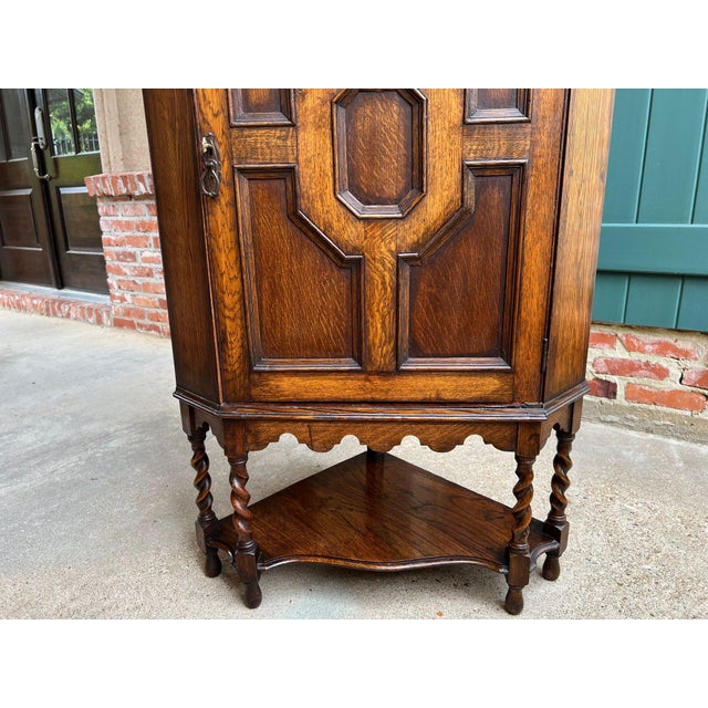 Antique English Tiger Oak Corner Cabinet Barley Twist Jacobean Arts & Crafts For Sale - Image 13 of 18