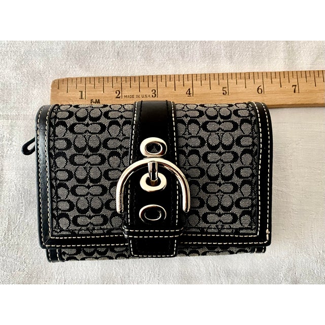 Coach Vintage Soho Signature C Buckle Ladies Wallet Mint Condition. For Sale - Image 18 of 18