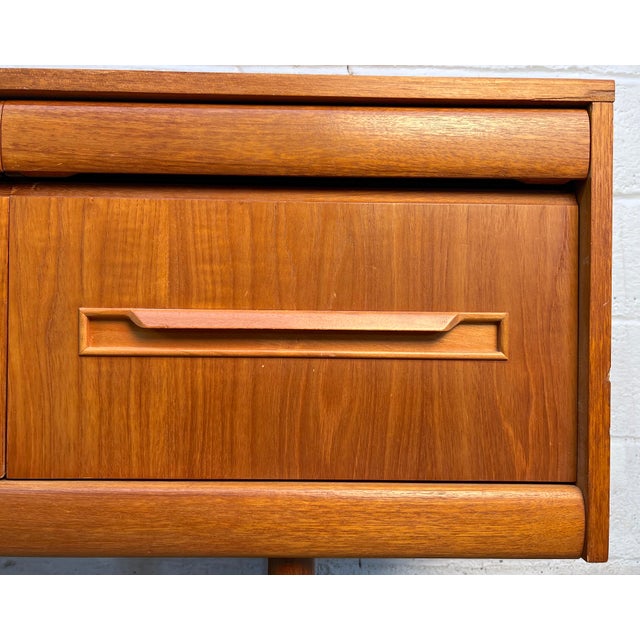 Mid 20th Century Modern Teak Server by Elliotts of Newbury For Sale - Image 11 of 13