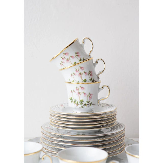The set consists of the following 40 pieces: 12 cups: ⌀ 7.5 cm, height 6.5 cm 12 saucers: ⌀ 14 cm 12 dessert plates: ⌀ 17...