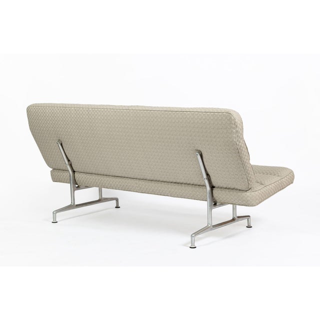 Herman Miller Vintage Mid-Century Modern Eames Model 3473 Tan Sofa for Herman Miller, 1960s For Sale - Image 4 of 16