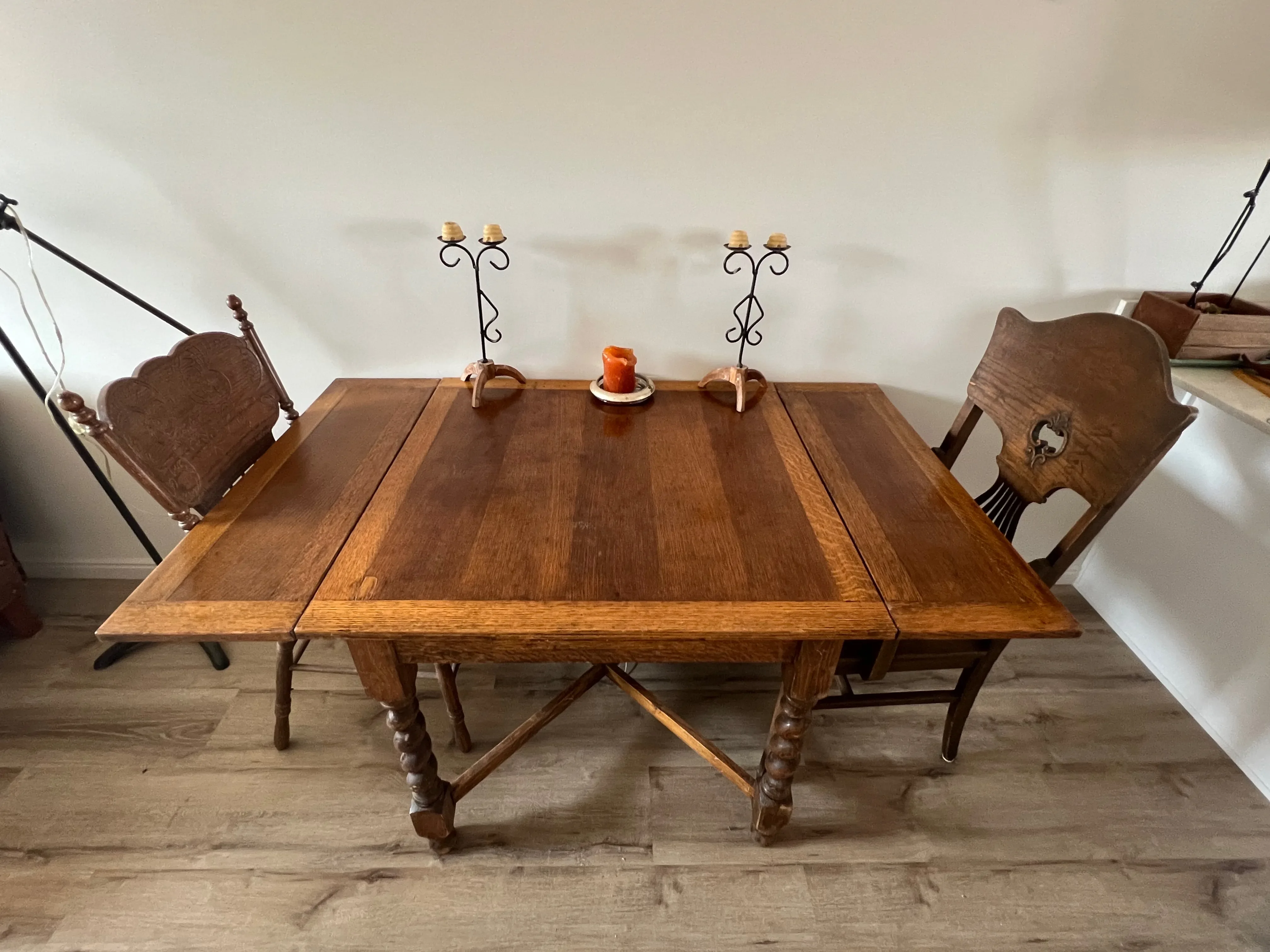 1930s Vintage Spanish Revival Quarter Sawn Oak Adjustable Leaf