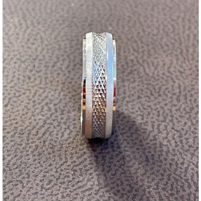 14 Karat White Gold Classic Wide Wedding Band With Design Ring, Unisex For Sale - Image 4 of 18