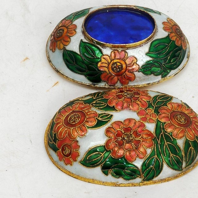 Mid 20th Century Vintage Cloisonné Enamel Oval Trinket Box – White Ground With Red Floral Motif, Silver-Blue Interior For Sale - Image 5 of 9