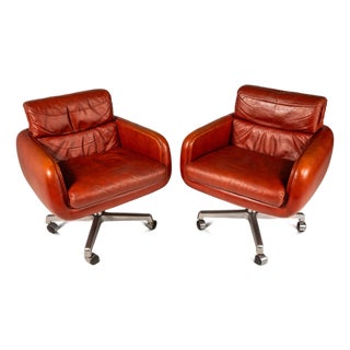 Rare Set of Two (2) Swivel Lounge Chairs in Leather by Frank Doerner for Doerner Faultless Limited Release for John Stuart, Usa, C. 1970s For Sale