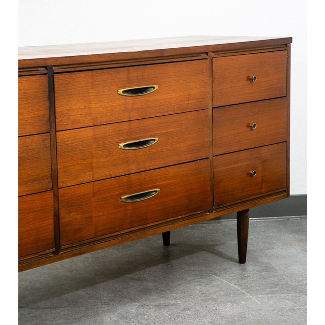 1960s Mid Century Modern Dresser Credenza 9 Drawer Vintage Walnut Danish Drexel Lane, Attributed For Sale - Image 5 of 11