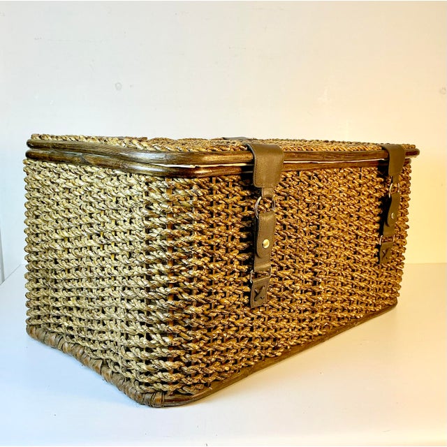 Ralph Lauren 1980s Vintage Boho Chic Arts & Crafts Coastal Large Woven Jute Wicker & Bentwood Storage Lidded Basket For Sale - Image 4 of 18