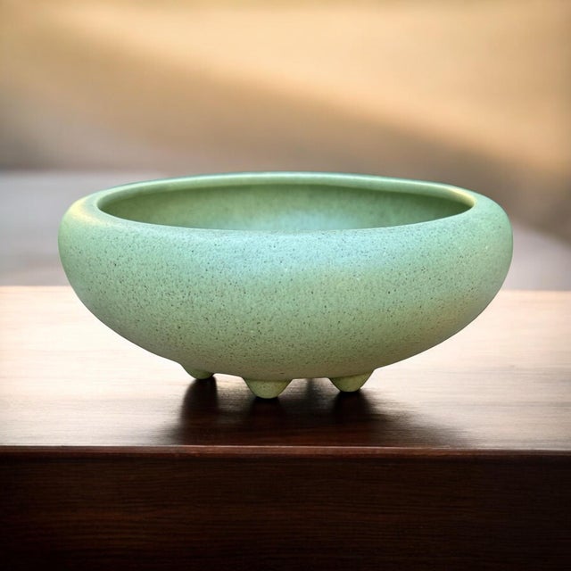 Haeger #3758 USA Round Planter Vintage 8-footed Haeger pottery planter bowl. Earthy shade of a speckled sage in matte...
