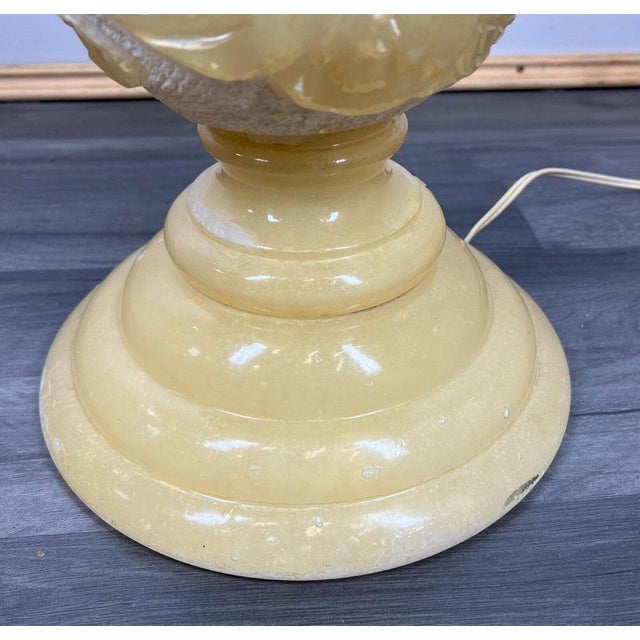 Pedestal Table in Marble For Sale - Image 4 of 16