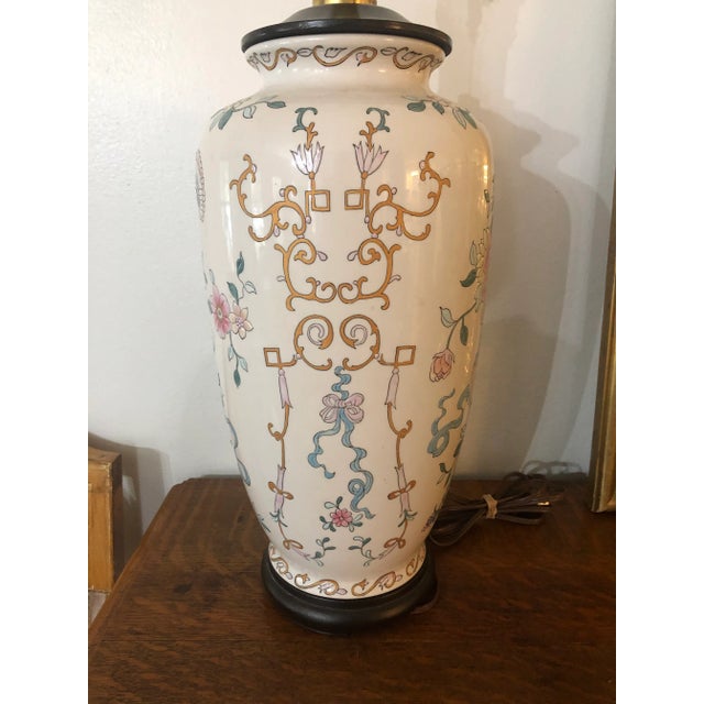 1970s Chinoiserie Ming Style Enameled Porcelain Lamp For Sale - Image 4 of 8