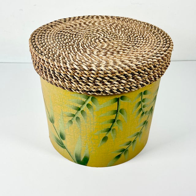 1990s 1990s Vintage Coastal Boho Chic Wicker Lidded Bamboo Leaf Motif Storage Box, Medium For Sale - Image 5 of 10