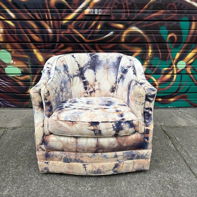 Mid-Century Modern Mid Century Modern Henredon Swivel Barrel Back Lounge Chairs For Sale - Image 3 of 12