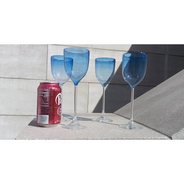 Glass 1980s Josh Simpson Art Glass Wine Glasses Hombre Cobalt Cerulean Blue, Signed- Set of 4 For Sale - Image 7 of 12