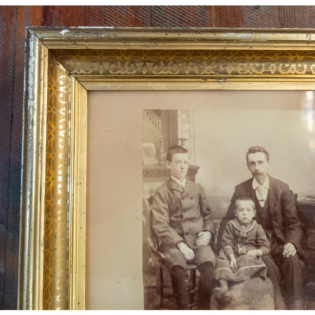 Late 19th Century 19th Century American Victorian Stenciled Lemon Gold Frame With Family Photo For Sale - Image 5 of 10