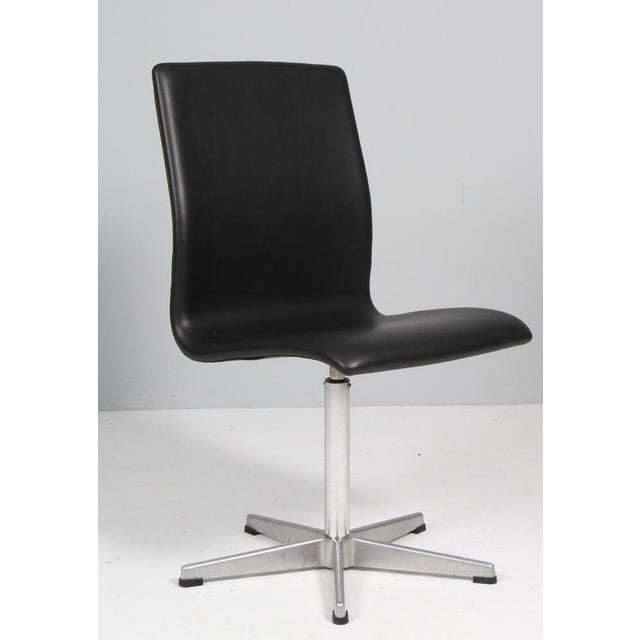 Arne Jacobsen Oxford chair five star base in aluminum. New upholstered with tan aniline leather Made by Fritz Hansen....