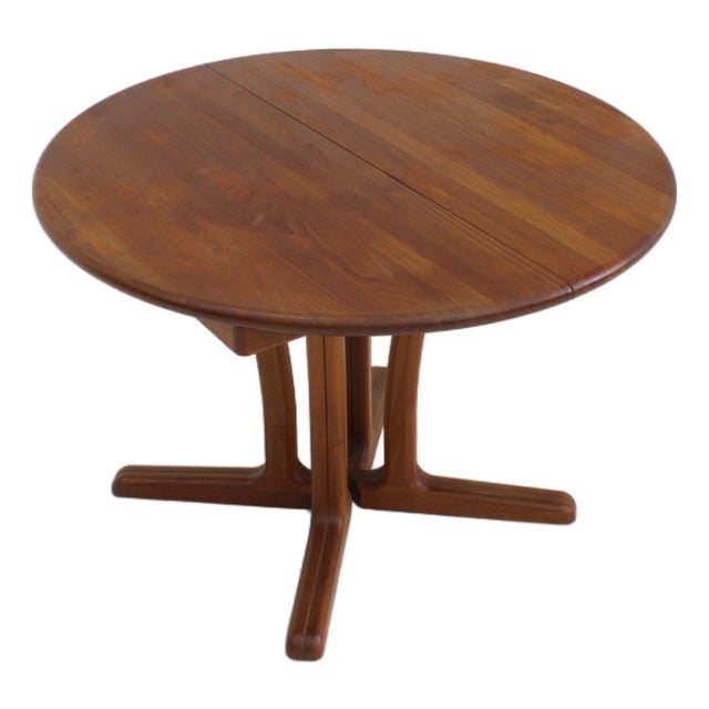 Vintage Danish Round Dining Table in Teak from Dyrlund, 1960s For Sale
