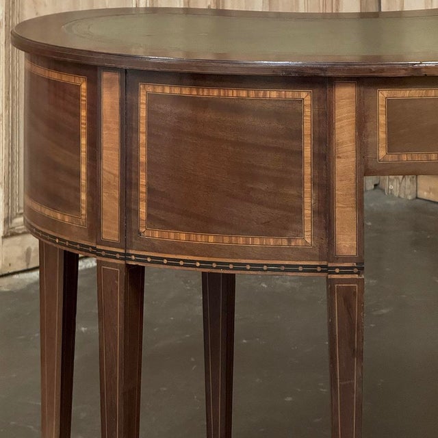 19th Century French Louis XVI Kidney-Shaped Mahogany Leather Top Desk For Sale - Image 16 of 18