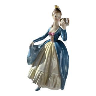 1956 Royal Doulton Figurine ~ "Leading Lady" ~ Hn 2269 For Sale