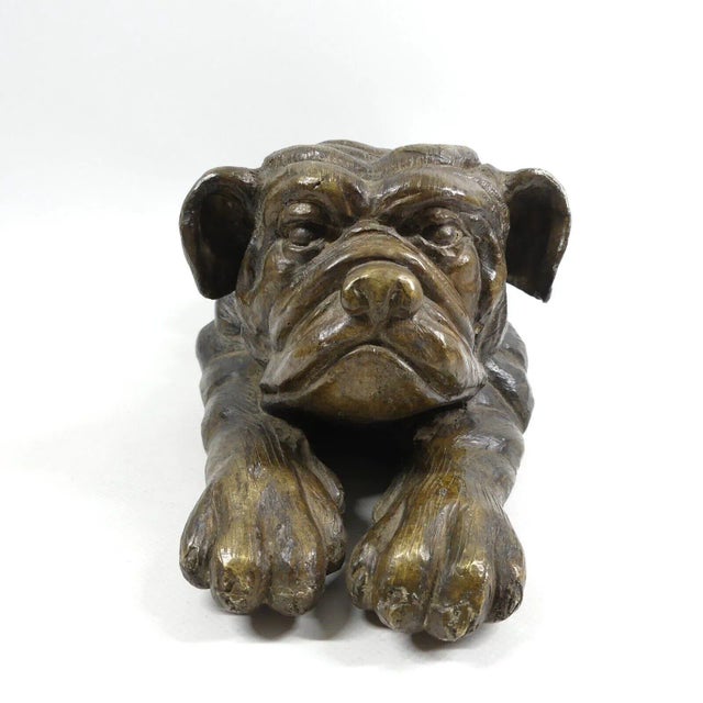 Large bronze sculpture, bulldog, 38 cm long and 5.7 kg heavy, unsigned.