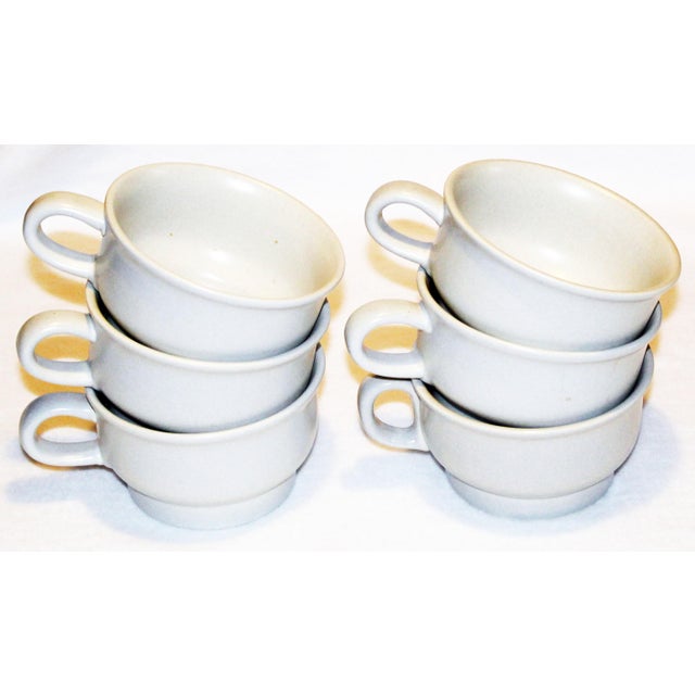 1960s Pfaltzgraff Usa Stoneware "Yorktowne" Blue and Cream Floral Stenciled Pattern Flat Bottom