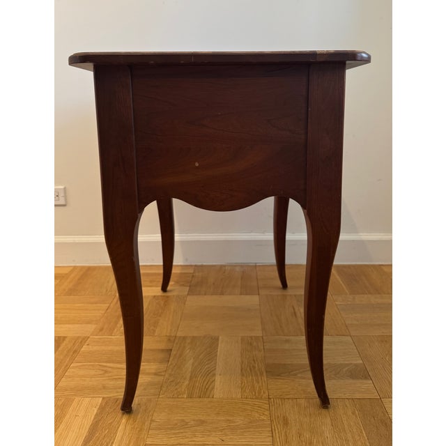 French Provincial Ethan Allen French Provincial 2-Drawer Side Table, Cherry Finish, Cabriole Legs, Made in Usa For Sale - Image 3 of 18