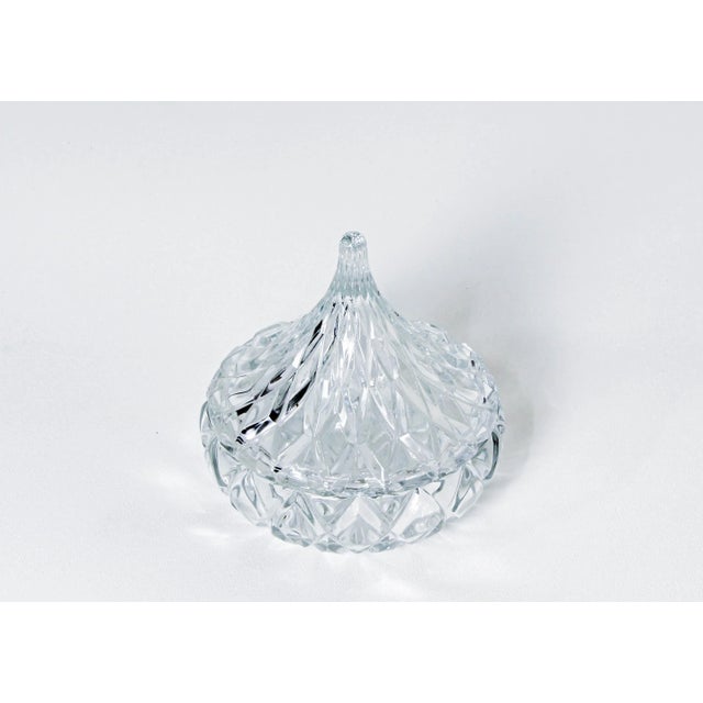 Vintage Crystal glass kiss lidded container Dimensions; 5" Width x 5"Depth x 5.5"Height See pictures and condition for...