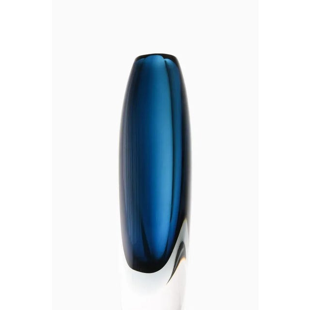 Vicke Lindstrand Dark Blue Glass Vase by Vicke Lindstrand, 1960s For Sale - Image 4 of 7