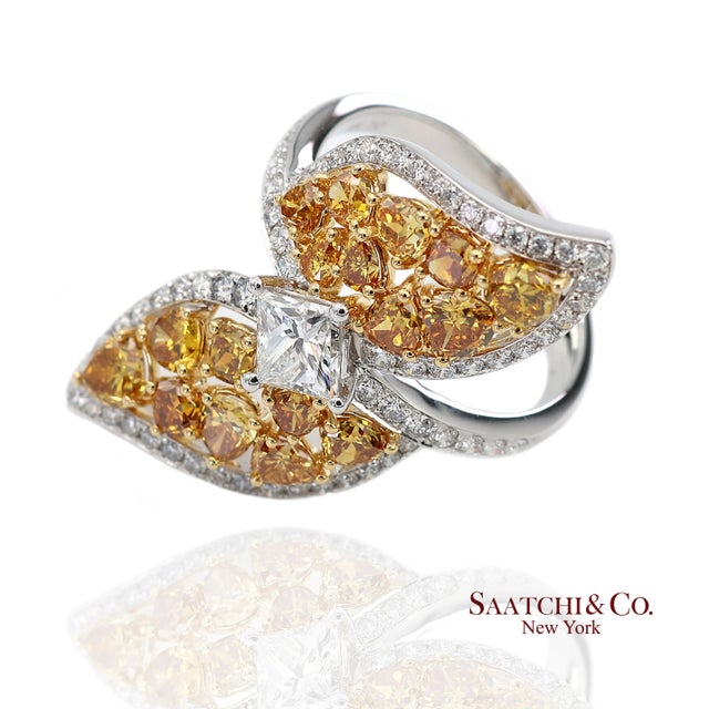 Early 21st Century 18k (750) Yellow Gold Natural Fancy Yellow Diamond Ring, Size 7 For Sale - Image 5 of 16
