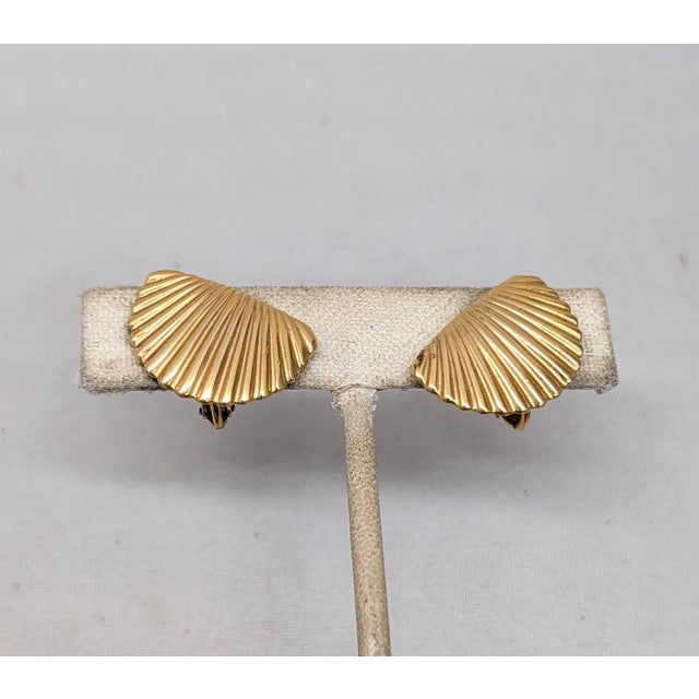 Napier Vintage Signed Napier Goldtone Shell Shaped Clip Earrings-2 Pieces For Sale - Image 4 of 7