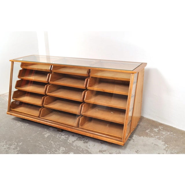 Art Deco Shop Display Cabinet in Oak, 1930s For Sale - Image 3 of 18