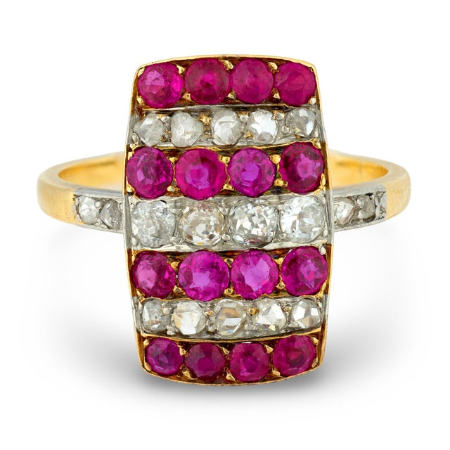 Traditional 1910s Edwardian Ruby Diamond 18k Yellow Gold Cocktail Ring, Size 7.5 For Sale - Image 3 of 6
