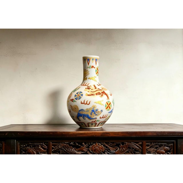 W-12cm,H-22cm Experience the beauty and elegance of Chinese history with our Chinese Vintage Porcelain Handcrafted with...