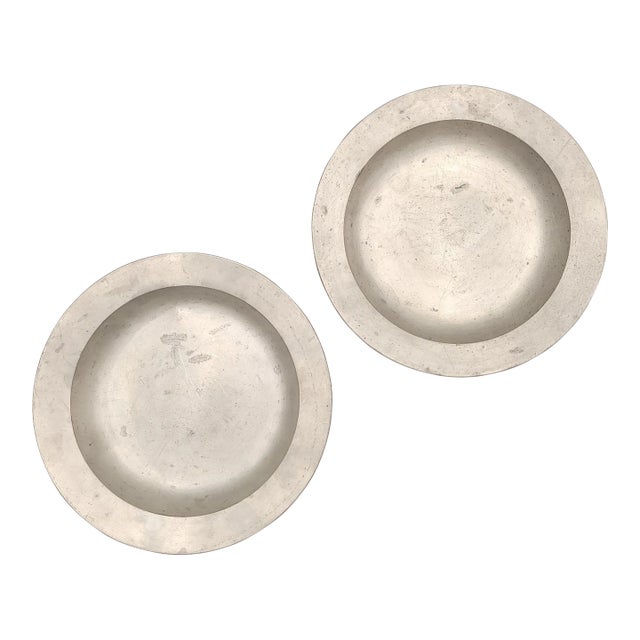Pair of Pewter Plates, 18th or 19th Century For Sale