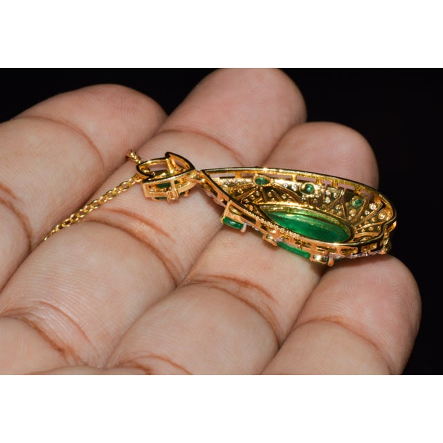 Late 20th Century Gia Natural 4.10Cts Emerald Diamond Solid 18k Gold Pendant Necklace For Sale - Image 11 of 15