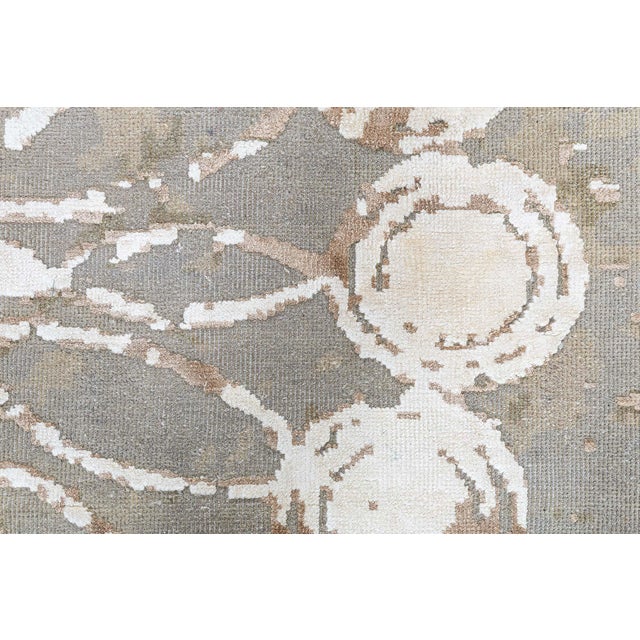 Abstract Modern Rug in Banana Silk & Wool by Doris Leslie Blau For Sale In New York - Image 6 of 10