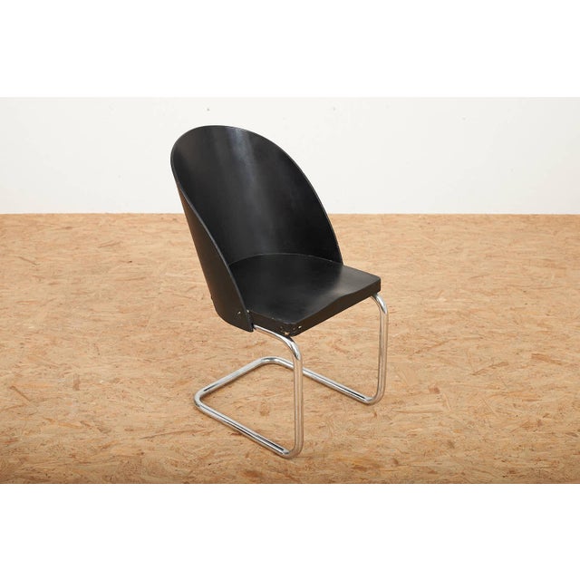 B247 Cantilever Chair in Chrome-Plated Tubular Steel and Black Lacquered Plywood attributed to Thonet, 1932 For Sale - Image 6 of 12
