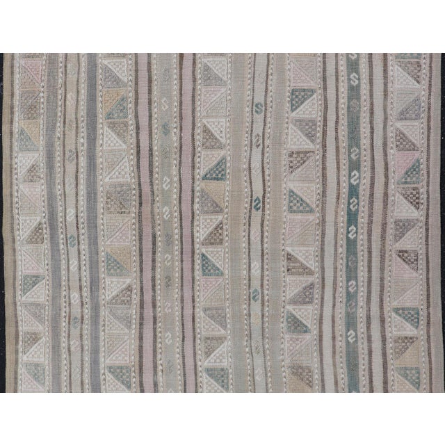 Geometric Stripe Design Turkish Vintage Kilim Rug in Soft Neutral Tones For Sale In Atlanta - Image 6 of 11