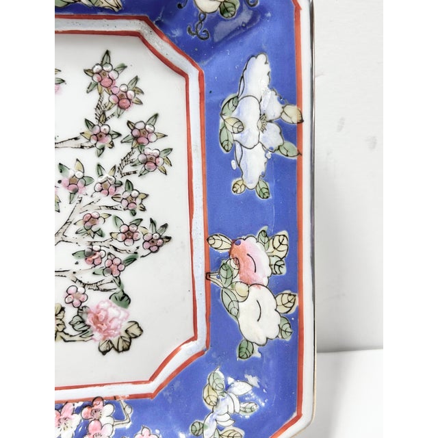 Early 20th Century Imari Porcelain Plate – Chinoiserie Hand Painted Floral & Bird Tray For Sale In Louisville - Image 6 of 9