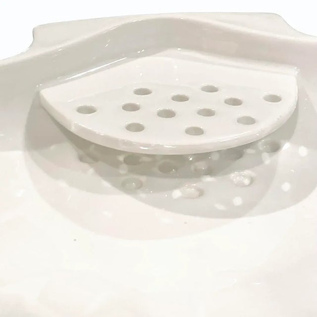 Trenton Pottery Company Vintage Trenton Pottery Oysters & Shrimps Serving Plate With Perforated Well, Usa c.1940 For Sale - Image 4 of 8