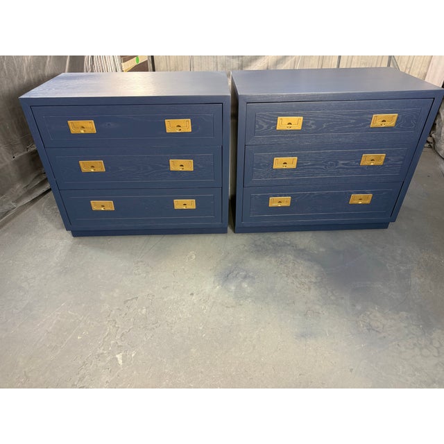 1960s 1960s Henredon Campaign Nightstands / Bachelor Chests – Refinished in Sherwin-Williams Naval, Pair For Sale - Image 5 of 12