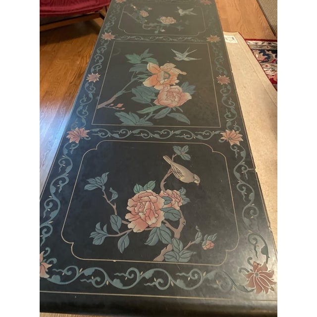1970s Vintage Korean Black Lacquer Chinoiserie Coffee Table With Mother of Pearl Inlay For Sale - Image 5 of 10