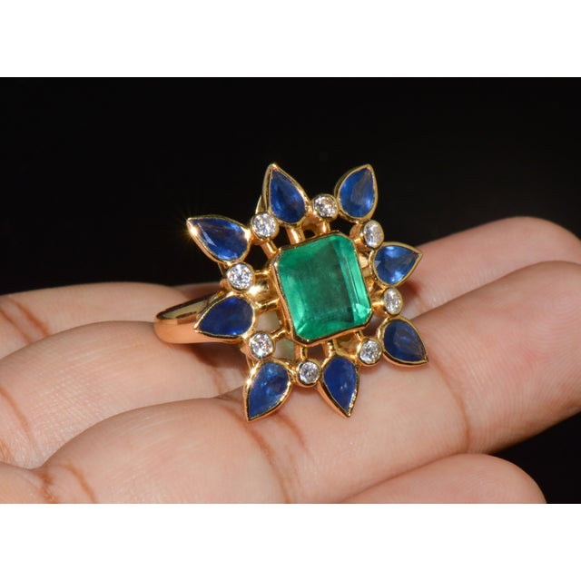 Late 20th Century Gia Certified 8.20Cts Emerald Sapphire & Diamond 18k Gold Cocktail Ring, Size 6.75 For Sale - Image 11 of 15
