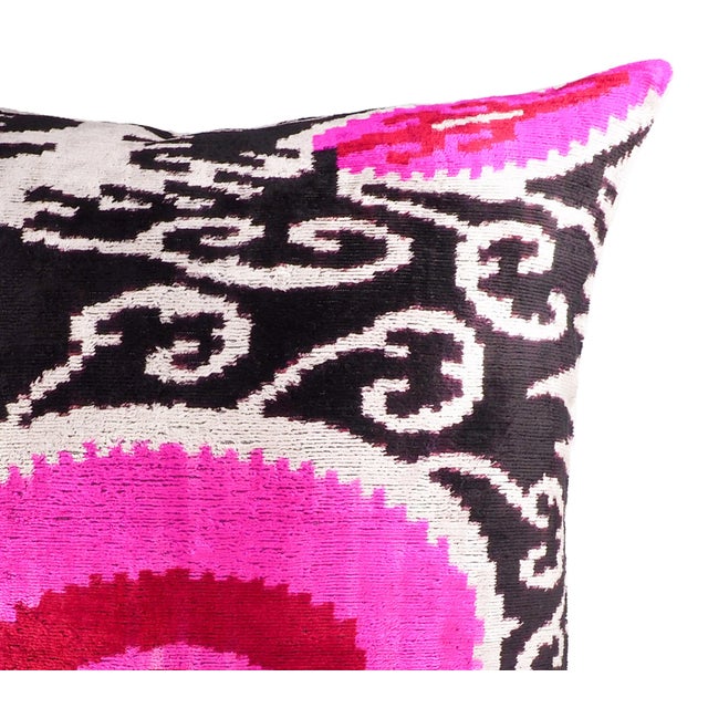 Contemporary Dogon Silk Velvet Ikat Throw Pillow Cover, For Sale - Image 3 of 5