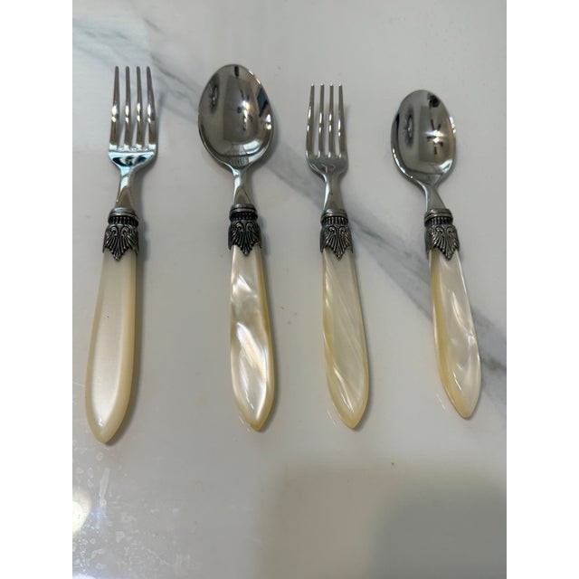 Ivory Mid 20th Century Stainless Steel Eme Inox Napoleon Flatware Set, Made in Italy From 18/10 Pearlized Acrylic Handler/Pearl Ivory Set for 8- 17 Pieces For Sale - Image 8 of 12