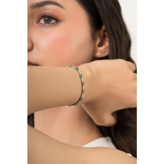 Contemporary 2.44ct Pear-Shaped Emerald & Diamond Tennis Bracelet 7 Inches in 14k White Gold For Sale - Image 3 of 14