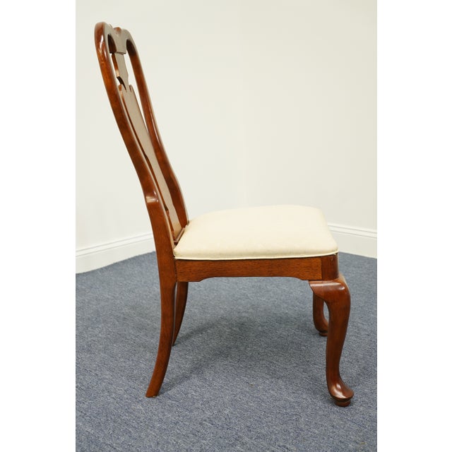 Wood Universal Furniture Cherry Traditional Queen Anne Style Dining Side Chair For Sale - Image 7 of 10