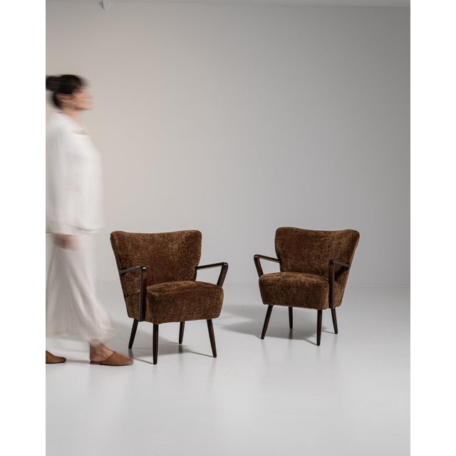 Brown 1940s Mid-Century Modern Brown Wood Pair of Club Chairs For Sale - Image 8 of 13