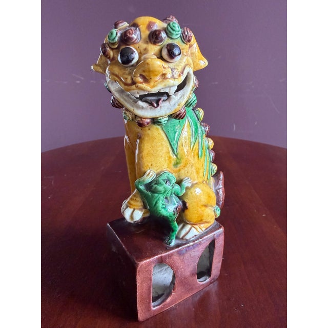 Beautiful Vintage Chinese Foo Dog, Female with pup (baby). Great piece.